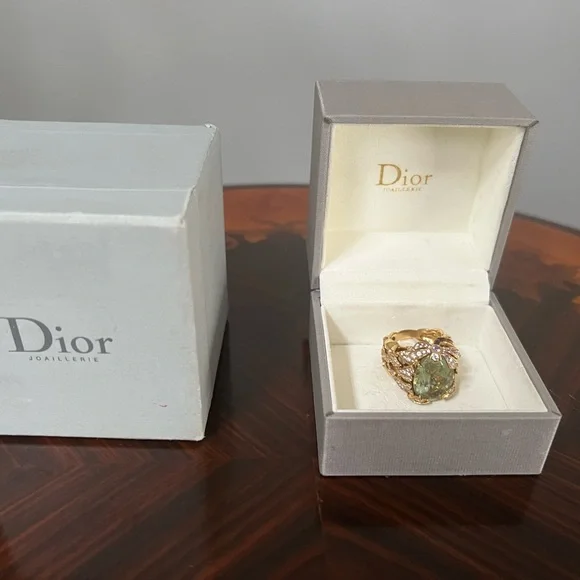 Authentic Christian Dior beautiful ring in size 5.25, in excellent condition - Picture 6 of 15